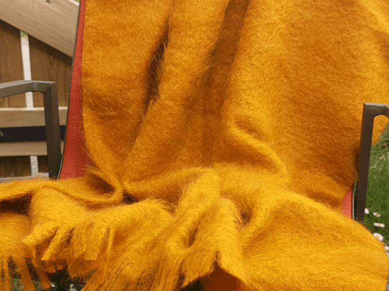 plaid en mohair de couleur maïs