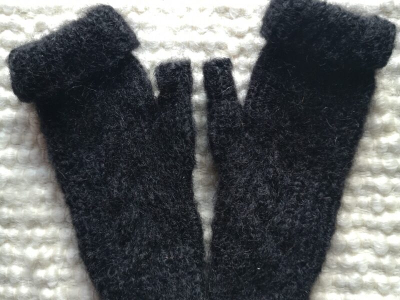 Mitaines Noires mitaine en mohair au fil de la monne