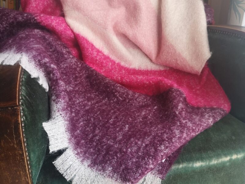 plaid en mohair au fil de la Monne