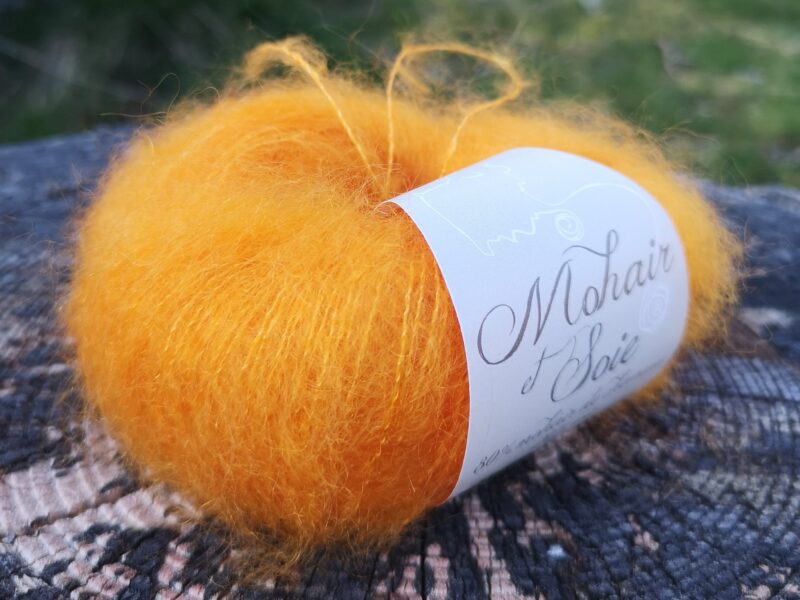 pelotes mohair et soie mangue au fil de la monne