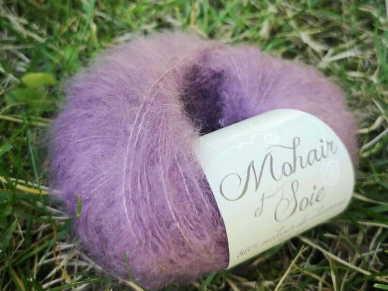 pelote au fil de la monne mohair et soie mauve