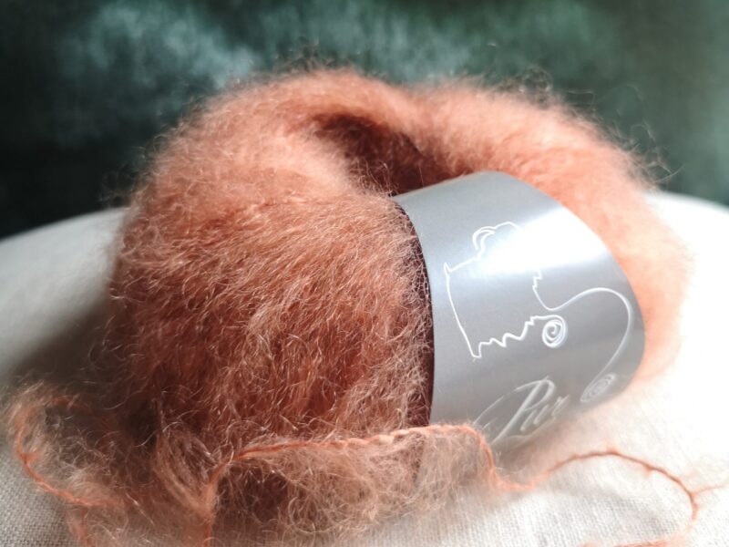 pelote en pur mohair de chevreau au fil de la monne couleur terra cota