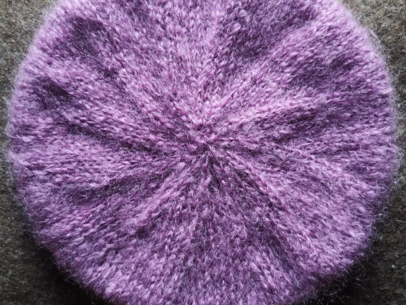 béret en mohair au fil de la monne