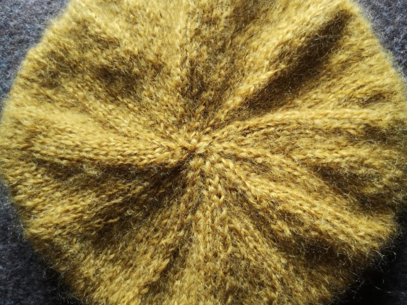 béret en pur mohair au fil de la monne