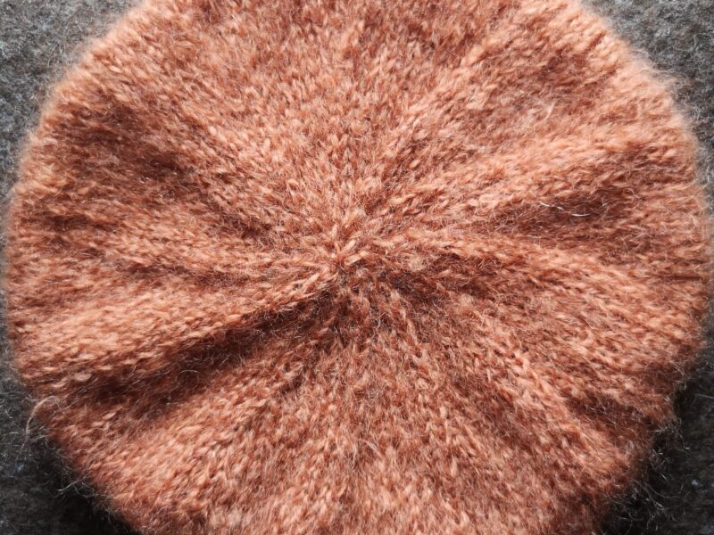béret en pur mohair au fil de la monne