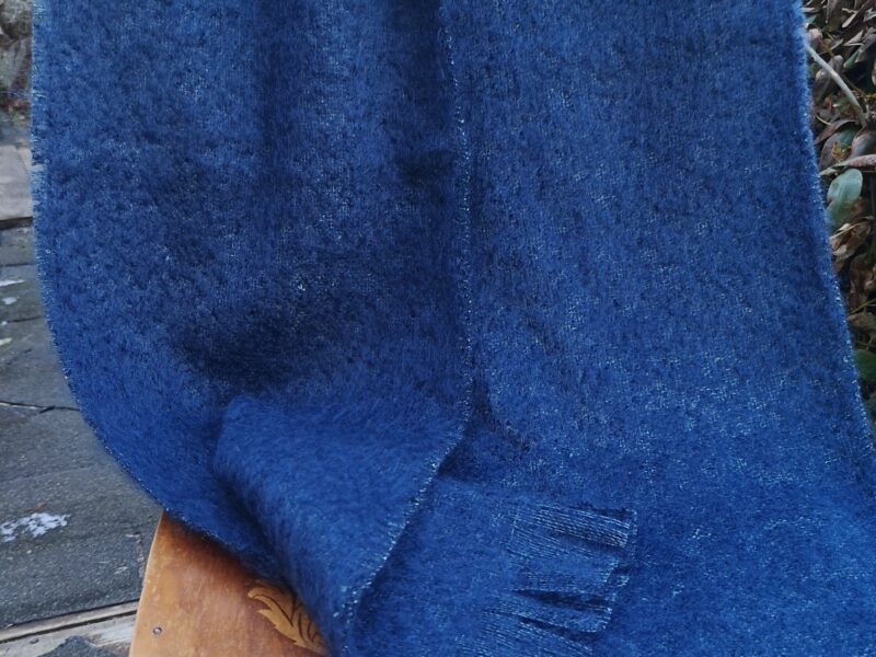 Écharpe tissée en mohair au fil de la monne